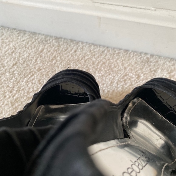 These black and beautiful never worn heels from the Shoedazzle brand. - Picture 5 of 8